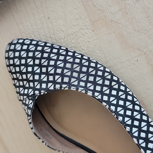 Gap sz6 Canvas Black and White Flats - Picture 7 of 8